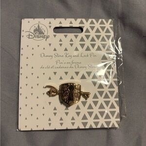 Disney Gold Key and Shield Pin